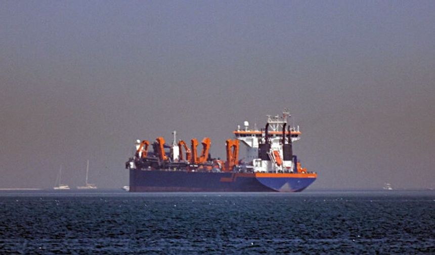 Hürmüz Boğazı'nda gemiye füze saldırısı: Trafik %90 düştü